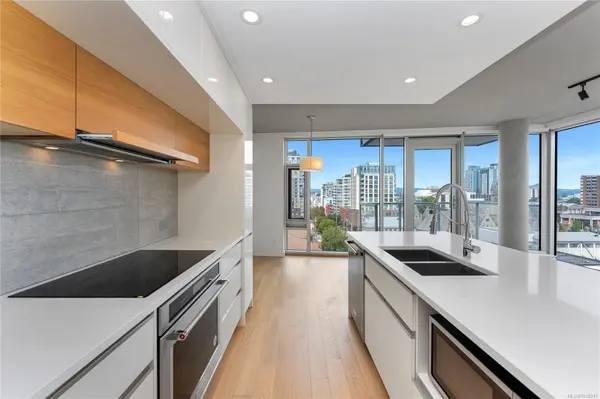 Victoria, BC V8V 0E3,989 Johnson St #804