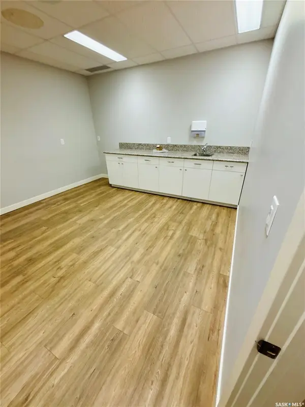 3010 Arlington AVENUE #4, Saskatoon, SK S7J 2J9