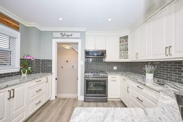 Niagara Falls, ON L2H 1K9,5667 Montrose RD