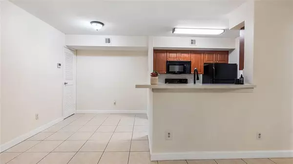 Coral Springs, FL 33071,875 Riverside Dr #717