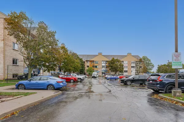 Kitchener, ON N2A 3Z7,15 Hofstetter AVE #406