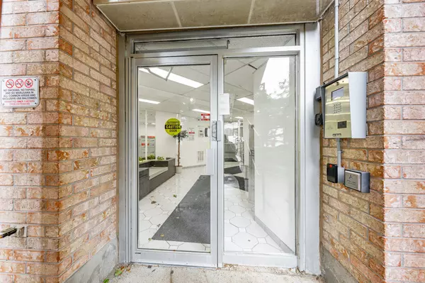 Kitchener, ON N2A 3Z7,15 Hofstetter AVE #406