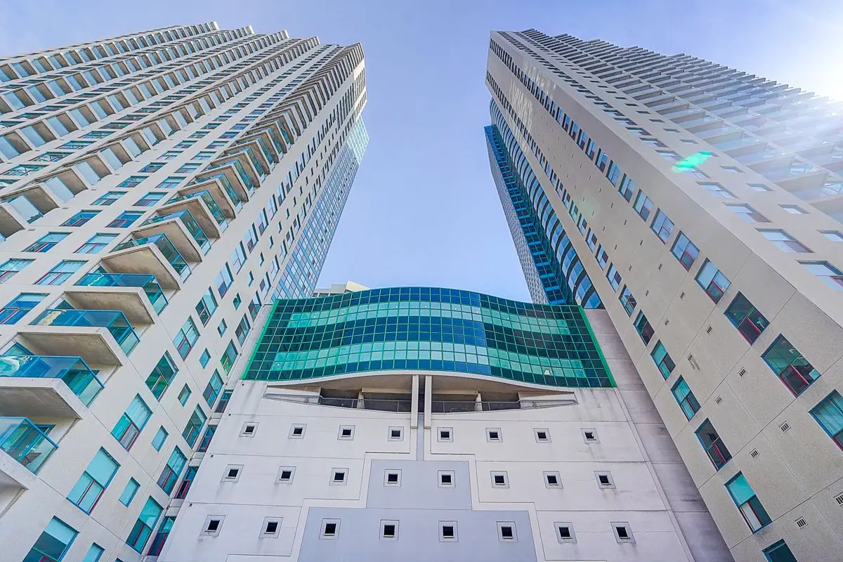 99 Harbour SQ #1007, Toronto C01, ON M5J 2H2