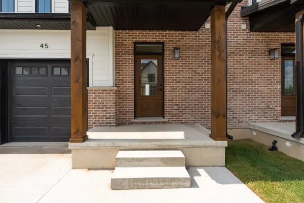 Lucan Biddulph, ON N0M 2J0,147-31(26) SCOTTS DR