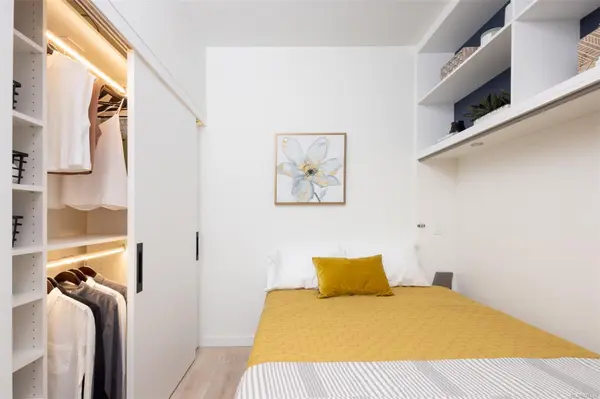 Esquimalt, BC V9A 2A4,1075 Tillicum Rd #615