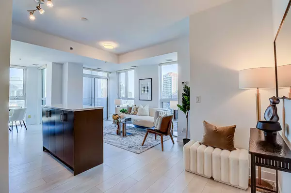 Toronto C01, ON M5V 0B4,318 Richmond ST #3904