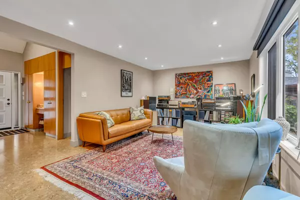 Toronto W04, ON M6M 2S1,61 Parkchester RD