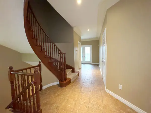 Hamilton, ON L9B 2X9,8 Sunbeam DR