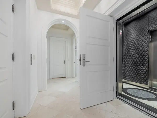 2095 Lake Shore BLVD W #LPH19, Toronto W06, ON M8V 4G4