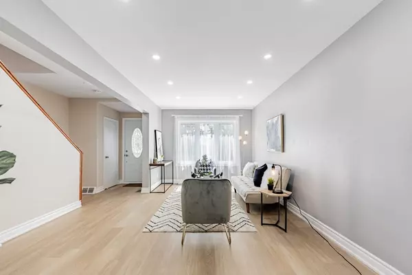 Toronto E04, ON M1P 1S3,105 Bergen RD