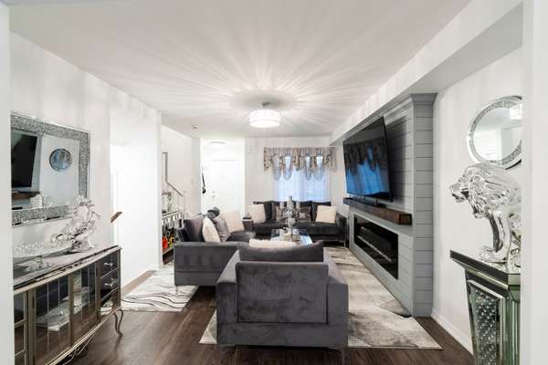 37 Ridwell ST, Barrie, ON L4N 0W8