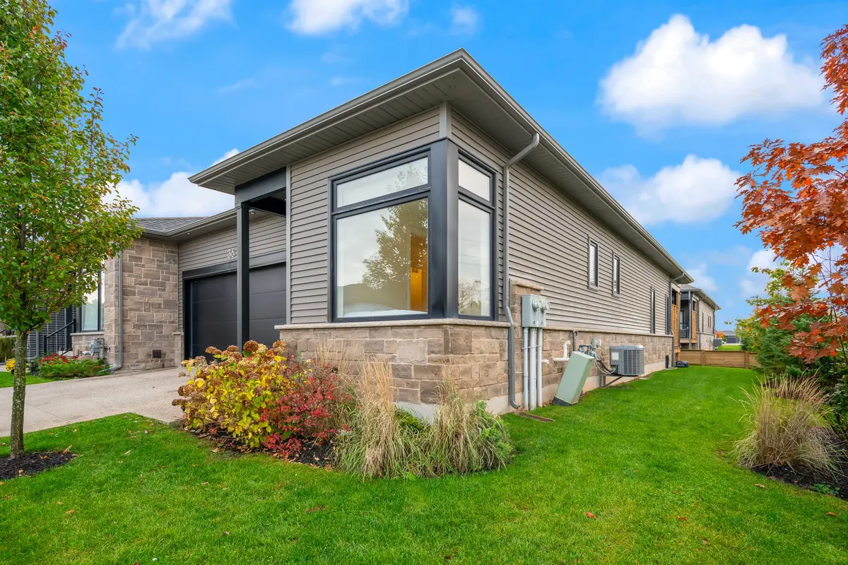 Niagara Falls, ON L2G 0Y7,8974 Willoughby DR #36