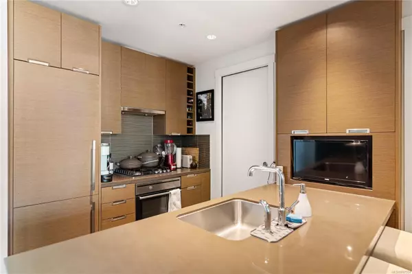 Victoria, BC V9A 0E7,83 Saghalie Rd #705