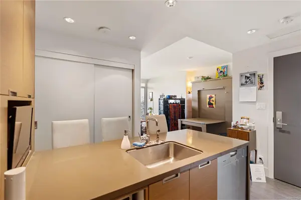 Victoria, BC V9A 0E7,83 Saghalie Rd #705