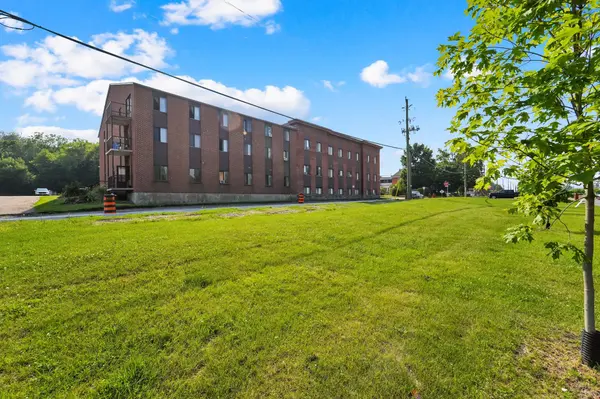 Arnprior, ON K7S 2P9,6 John ST S #17