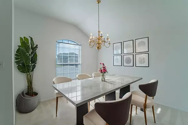 Dallas, TX 75249,6333 Pool View Drive