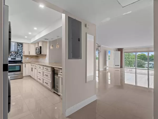 Pompano Beach, FL 33069,4020 W Palm Aire Dr #407