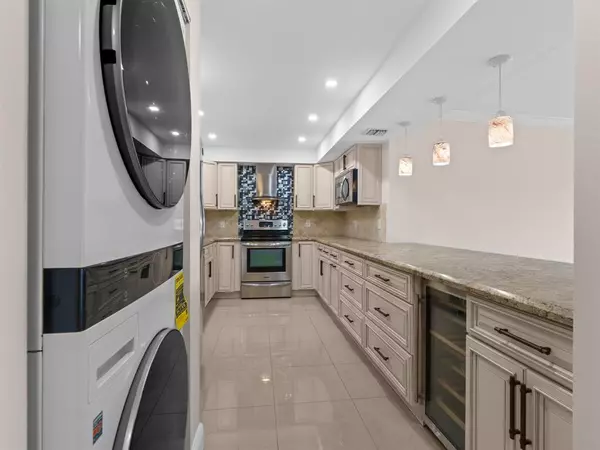 Pompano Beach, FL 33069,4020 W Palm Aire Dr #407