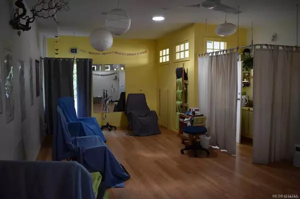 Victoria, BC V8W 1R2,851 Cormorant St