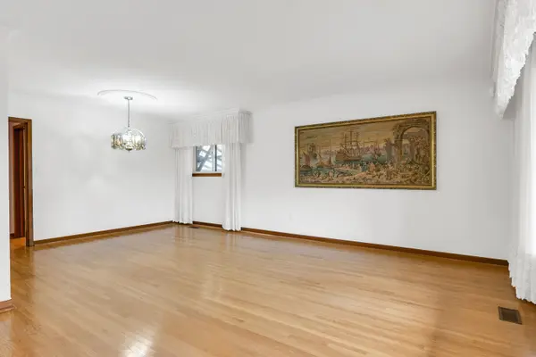 Toronto W05, ON M9L 2N2,9 Larchmere AVE