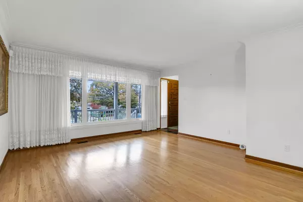 Toronto W05, ON M9L 2N2,9 Larchmere AVE