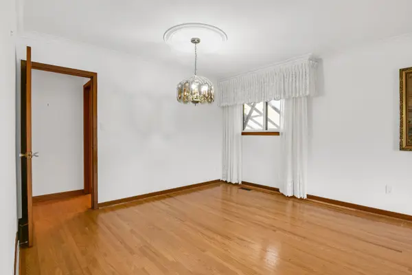 Toronto W05, ON M9L 2N2,9 Larchmere AVE