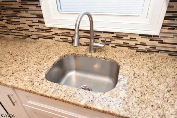 Rochelle Park Twp., NJ 07662,105 Parkway #2