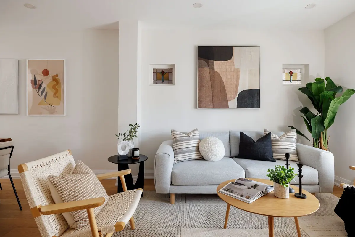 Toronto E01, ON M4L 2X5,107 Kent RD