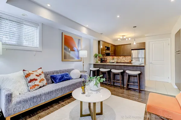 Markham, ON L3T 0B1,326 John ST #143