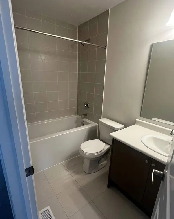 Cambridge, ON N1S 0E6,15 Blacklock ST #16