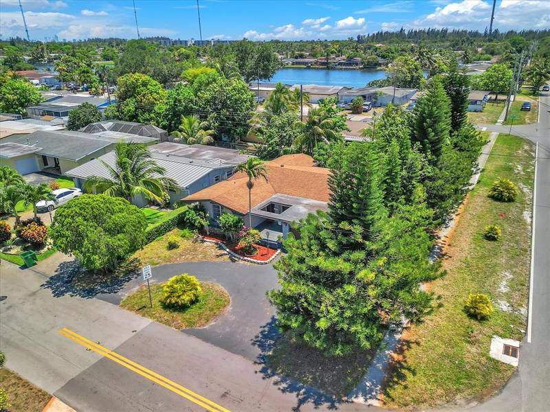 6772 Camelia Dr, Miramar, FL 33023