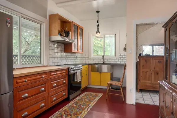 Nanaimo, BC V9R 4A3,950 Bruce Ave