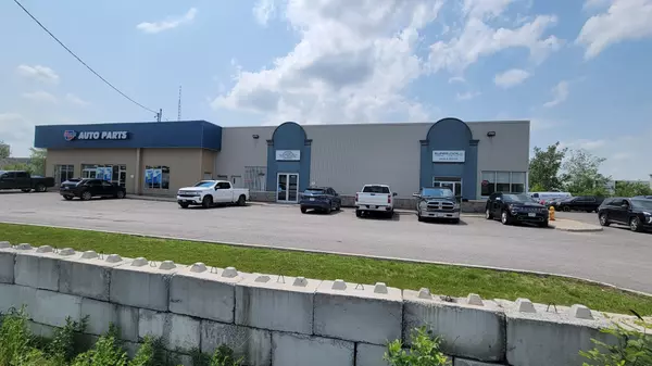 1528 Star Top RD #Unit 1A, Cyrville - Carson Grove - Pineview, ON K1B 3W6