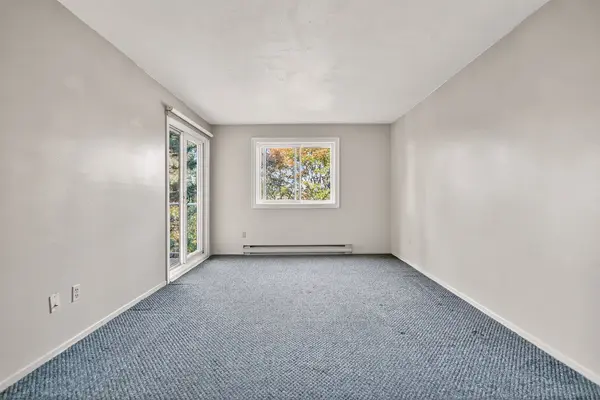 Manor Park - Cardinal Glen And Area, ON K1K 4M3,270 Brittany DR #306