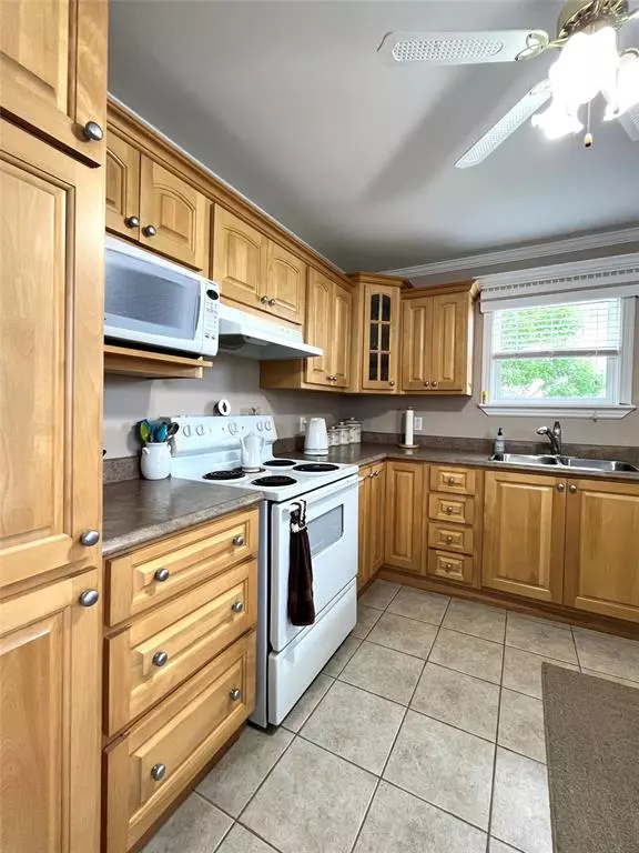 Grand Bank, NL A0E1W0,7 Hillview Street