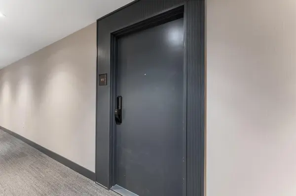 Oakville, ON L6M 5R8,395 Dundas ST W #612