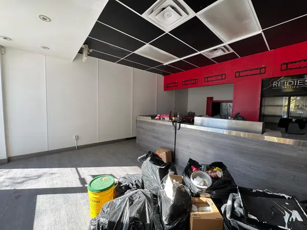 Toronto W04, ON M6E 2G8,1606 Eglinton AVE W