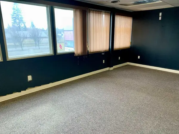 Calgary, AB T2M 0J7,602 16 AVE NW #209