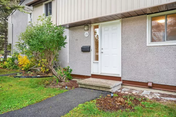 Tanglewood - Grenfell Glen - Pineglen, ON K2G 3W8,176 Woodfield DR #118