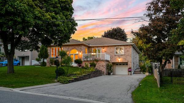 134 Hadrian DR, Toronto W10, ON M9W 1V4