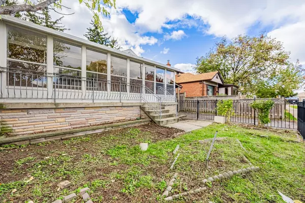 Toronto E04, ON M1P 1C5,5 Mcgregor RD