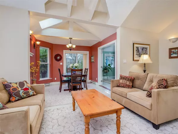 Victoria, BC V8T 3M6,2582 Empire St