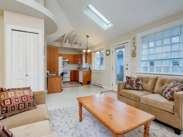 Victoria, BC V8T 3M6,2582 Empire St