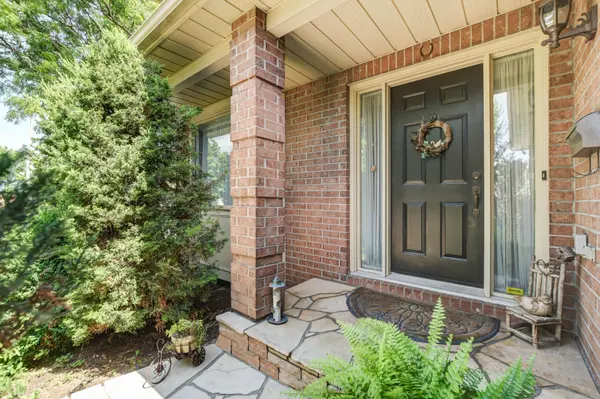 Orleans - Cumberland And Area, ON K4A 2M9,850 ADENCLIFFE DR