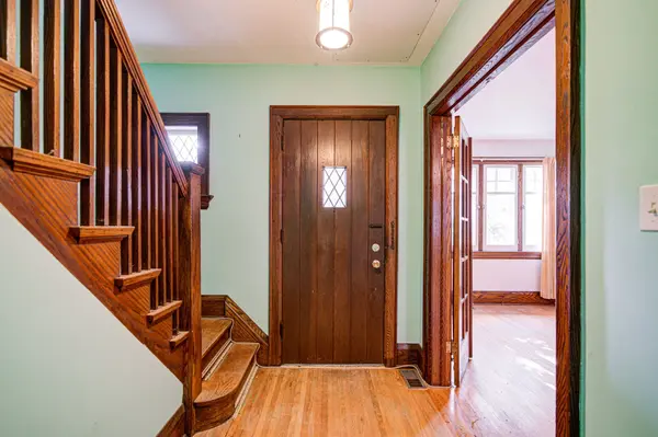 Toronto C04, ON M5M 1P5,156 Brookdale AVE