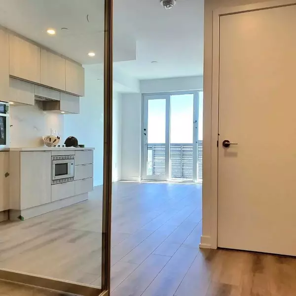 Toronto C10, ON M4P 0G1,39 Roehampton AVE #2502