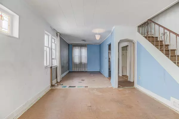 Toronto W04, ON M6E 2M2,216 Livingstone AVE