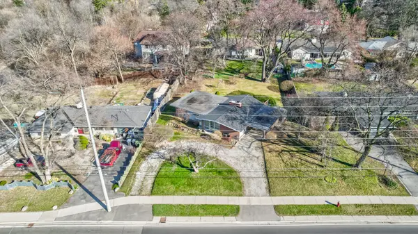 Mississauga, ON L5G 2S1,240 South Service RD