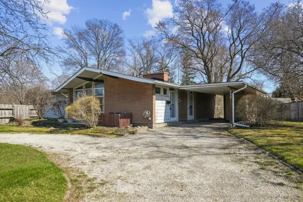 Mississauga, ON L5G 2S1,240 South Service RD