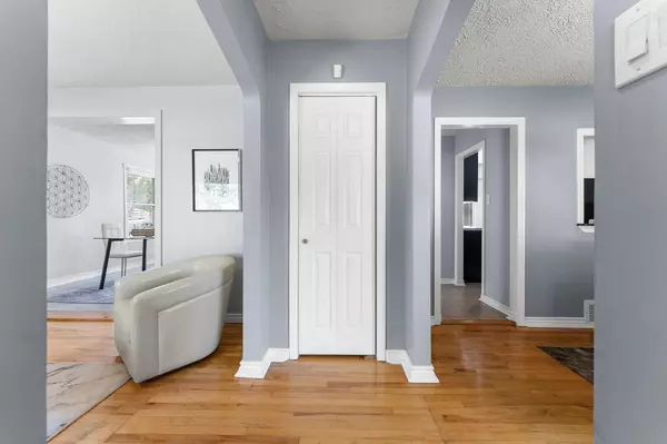 Carlington - Central Park, ON K1Z 5Z7,845 Merivale RD